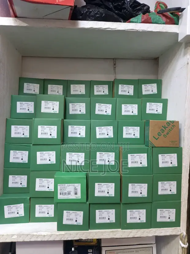 Schneider Electric Circuit Breakers (2-Pole & 3-4 Pole) - 1