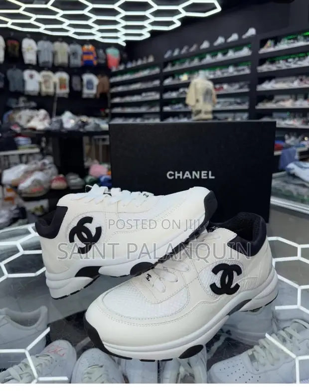 Chanel CC Logo Leather Sneakers - 1