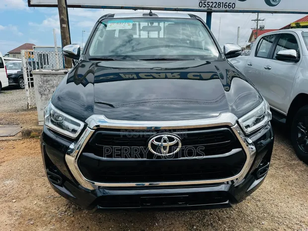 New Toyota Hilux 2025 Black - 1