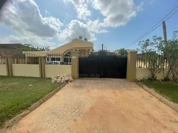 4 Bedroom House for Sale in Okpoigonor, Spintex - 1
