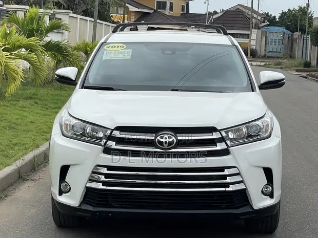 2018 Toyota Highlander LE 4x2 SUV White - 1