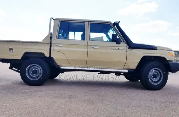 New Toyota Land Cruiser 2025 Gold - 1