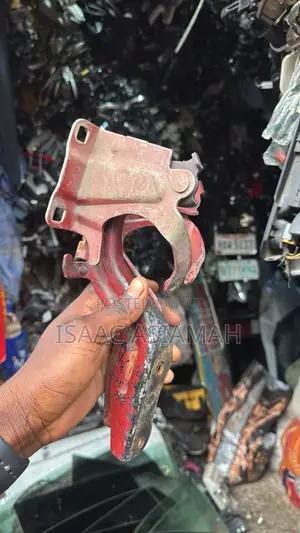 Nissan Rogue / X-Trail Bonnet Hinge (2014-2020)