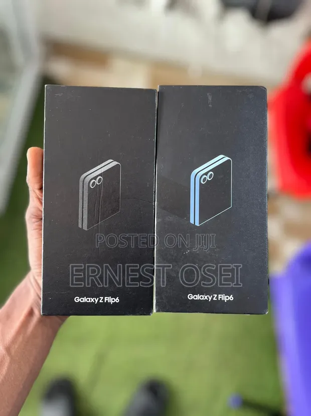 Samsung Galaxy Z Flip6 256GB Black - 1