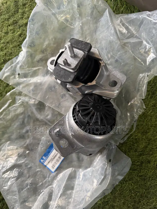 Range Rover Velar Engine Mount (2016-2022) - 1