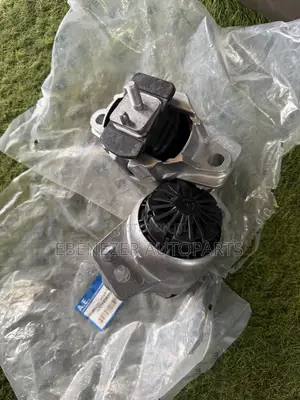 Range Rover Velar Engine Mount (2016-2022)