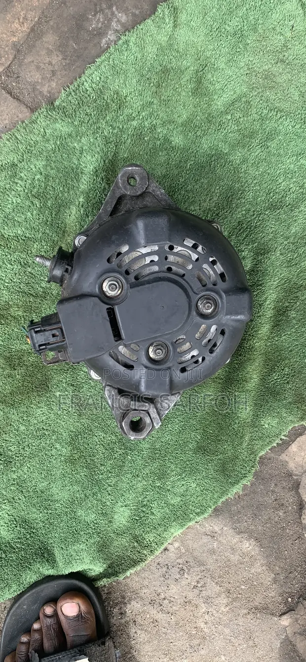 Toyota Corolla Alternator (Used) - 1