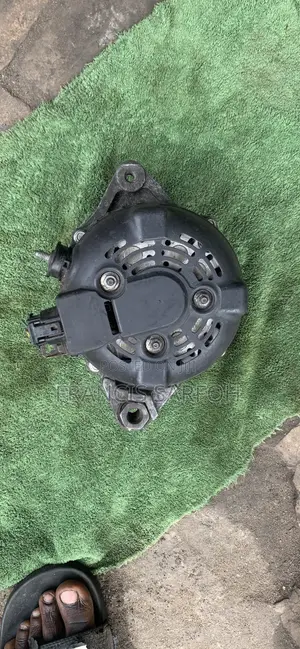 Toyota Corolla Alternator (Used)