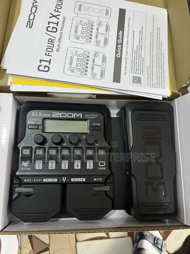 Zoom G1xFour Guitar Multi-Effect Pedal - 1