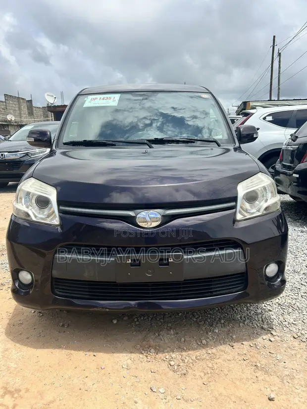 Toyota Sienta 1.5 FWD 2014 Maroon - 1