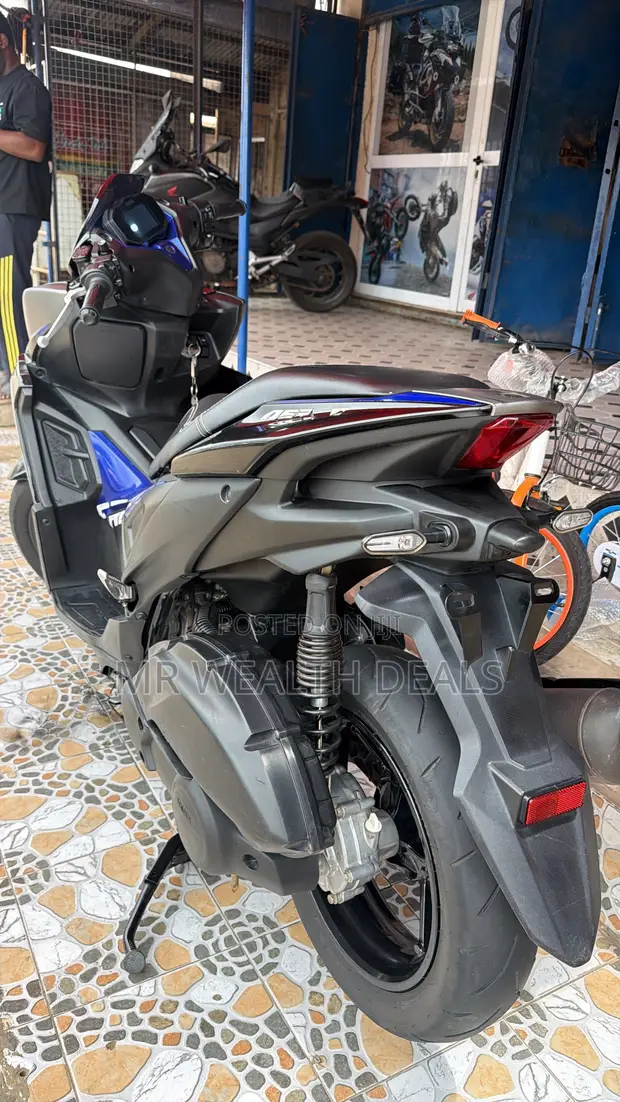 Yamaha Aerox 2025 Scooter - Black - 1
