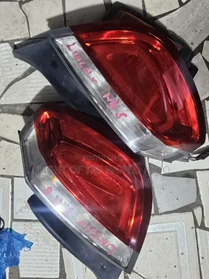 Lincoln MKS 2012 Taillights (Used)
