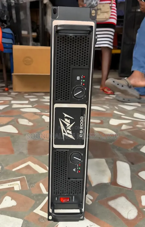 Peavey CS 2000 Professional Power Amplifier - 1