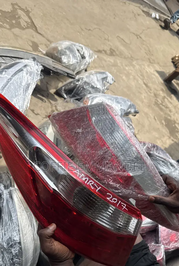 Toyota Camry Taillights (2017-2020) - 1