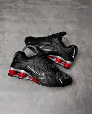 Nike Shox R4 Sneakers