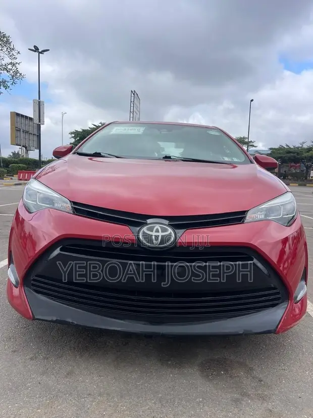 2019 Toyota Corolla XLE Red - 1