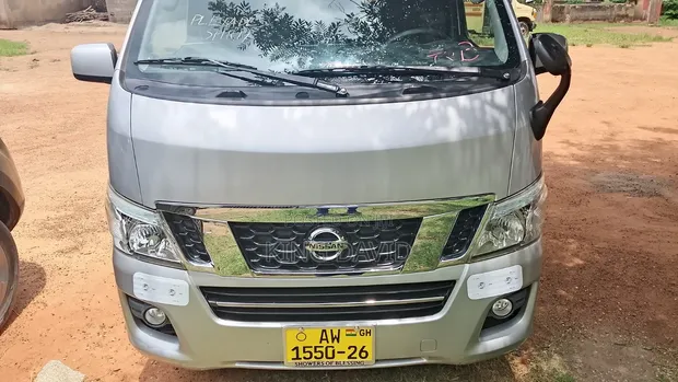 Nissan Caravan (Urvan) 2014 Silver - 1
