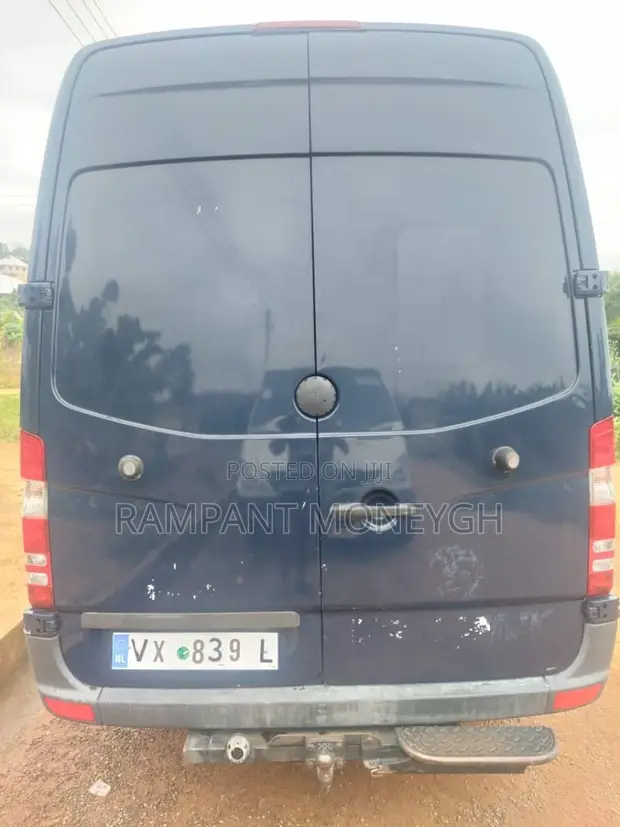 Mercedes-Benz Sprinter 2012 Blue - 1