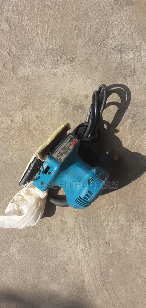Makita 1/4-Sheet Palm Finishing Sander