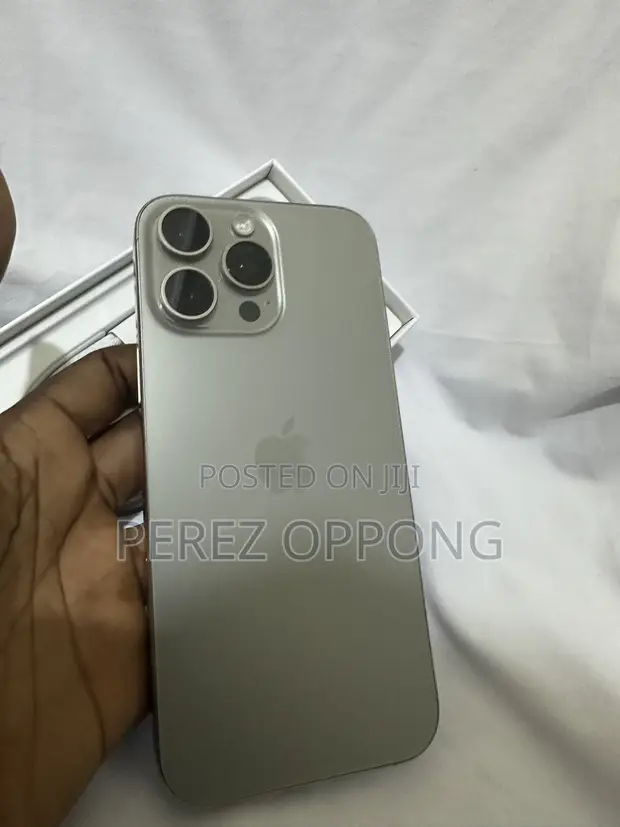 Apple iPhone 16 Pro Max 256GB Silver - 1