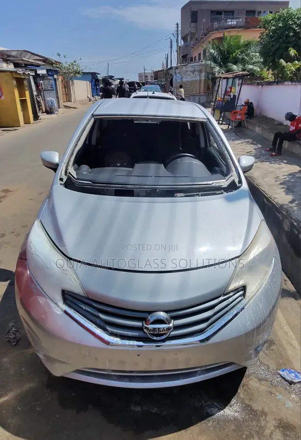 2013 Nissan Note Windscreen - 1