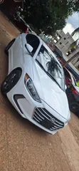 Hyundai Elantra 2017 White - 2