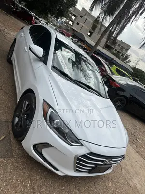 2017 Hyundai Elantra SE Sedan FWD (2.0L 4cyl 6M) White