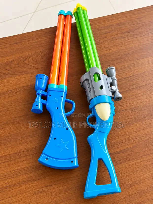 Manual Pump-Action Water Squirt Gun - 1