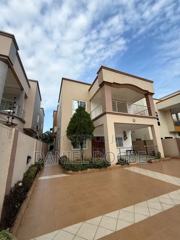 5-Bedroom House for Rent in Etordan, Boundary Road Area - 1