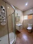 5-Bedroom House for Rent in Etordan, Boundary Road Area - 3