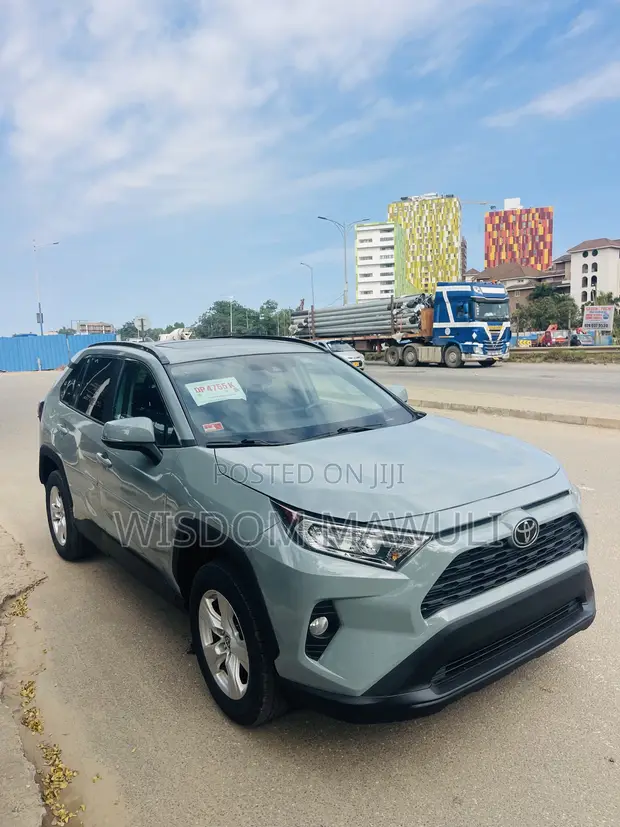 2021 Toyota RAV4 XLE Gray - 1