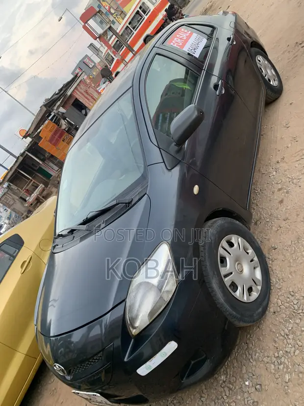 Toyota Belta 2012 Gray - 1