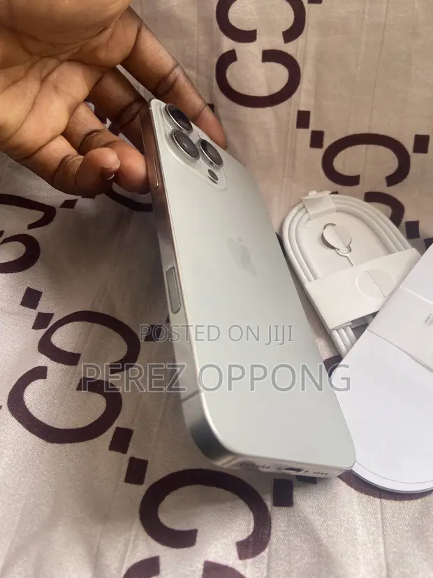 Apple iPhone 16 Pro Max 512GB Silver - 1