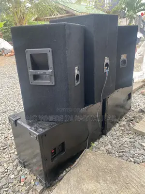 Skytec PA Speaker System (3 Tops, 2 Bass)