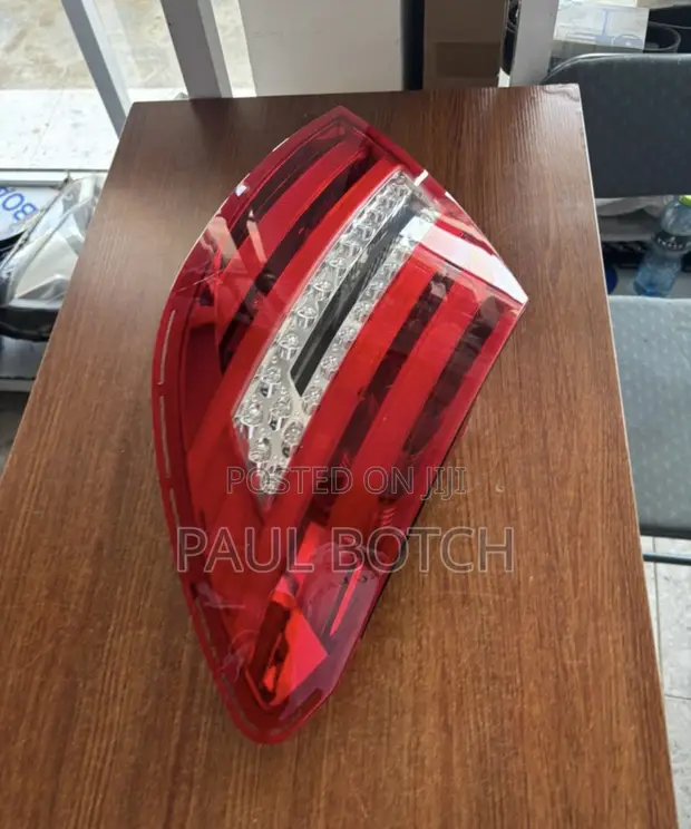 Mercedes-Benz C-Class Taillight (2011-2014) - 1