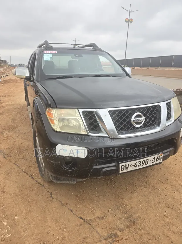 Nissan Navara 2010 Black - 1