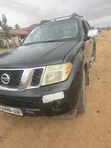 Nissan Navara 2010 Black - 2