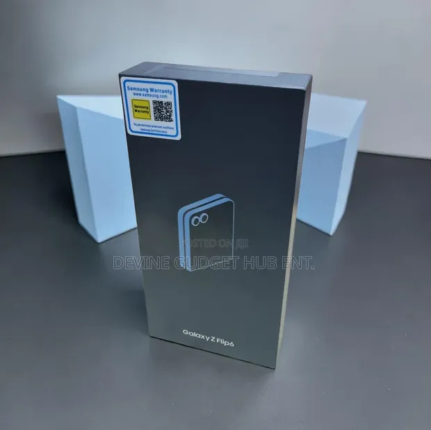 New Samsung Galaxy Z Flip6 256GB Gold - 1