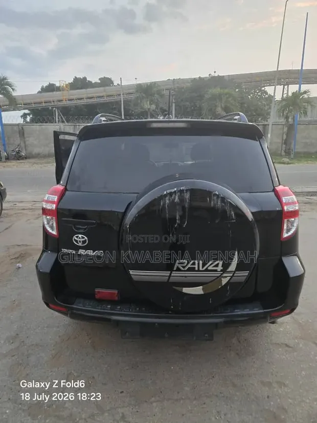 Toyota RAV4 2.5 SUV 2010 Black - 1