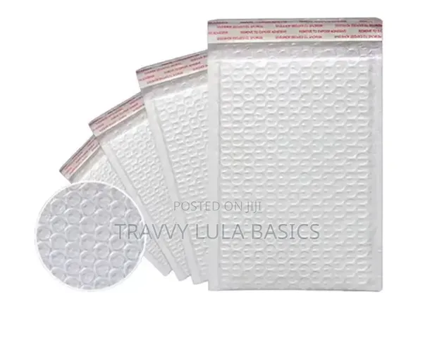 White Bubble Mailers 18x23cm - 1