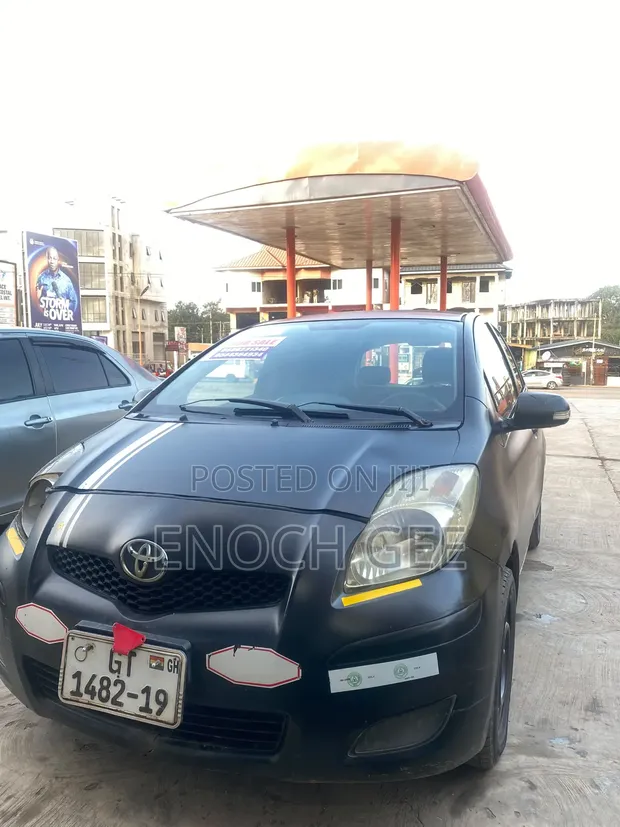 Toyota Vitz 2012 Black - 1