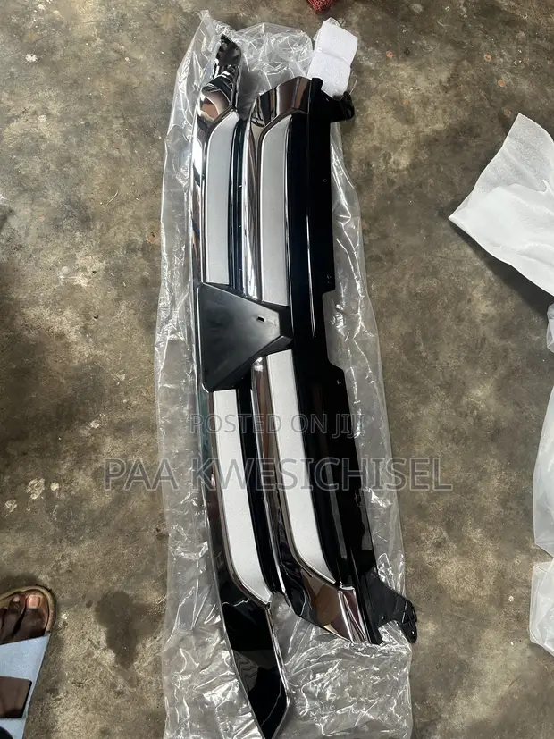 Mitsubishi Outlander Front Bumper Grille (2017-2018) - 1