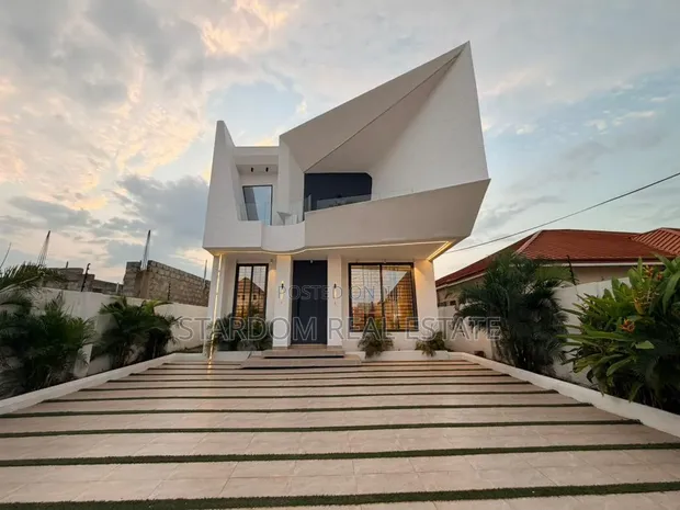 4 Bedroom Duplex for Sale in West Trassaco - 1