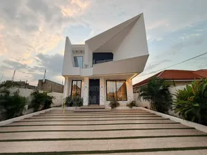 4 Bedroom Duplex for Sale in West Trassaco
