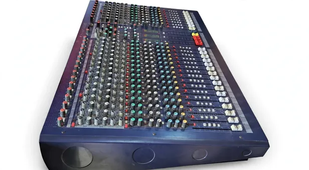 Soundcraft LX9 24-Channel Professional Live Mixing Console - 1