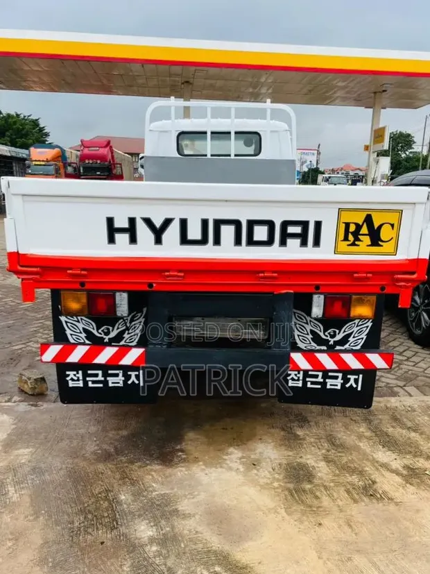 Hyundai HD 35 Mighty 1 Food Truck - 1