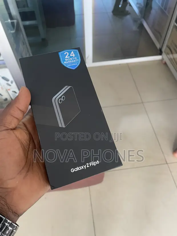 New Samsung Galaxy Z Flip6 256GB Black - 1