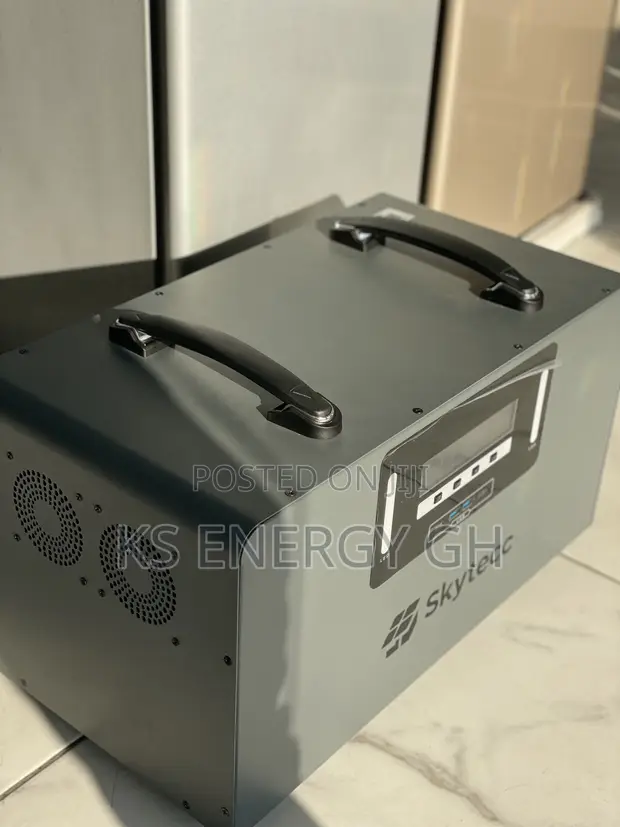 Skytecc 2000W/2.7kWh Portable Power Station - 1