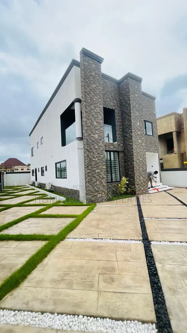 4-Bedroom Duplex for Sale in Ablekuma Canada - 1