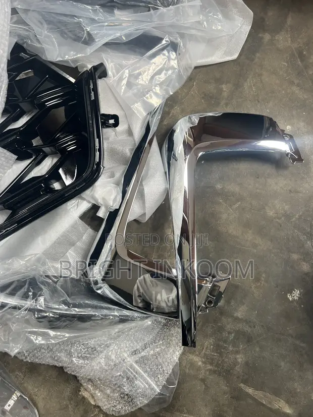 Mitsubishi Outlander Front Bumper Chrome (2016-2018) - 1